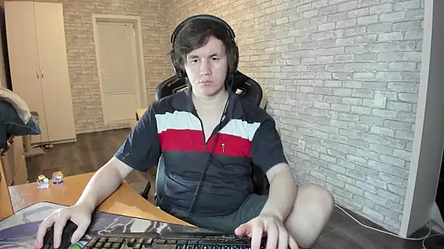 iliaskrislove online show from March 2025 05:25:02 PM