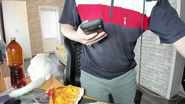 iliaskrislove online show from March 2025 01:52:02 PM