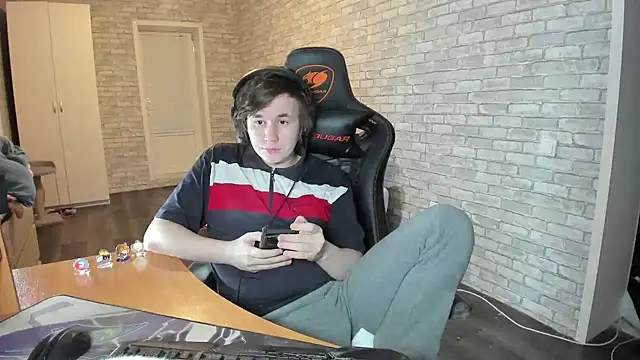 iliaskrislove online show from March 2025 08:04:01 PM