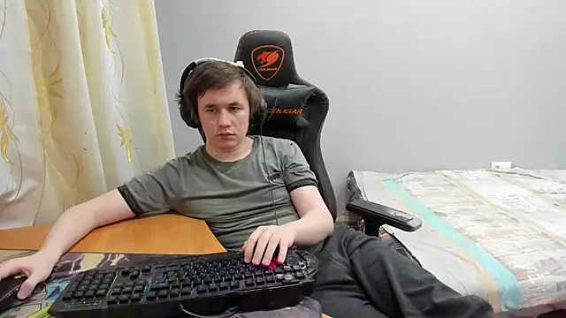 iliaskrislove online show from March 2026 02:18:01 AM