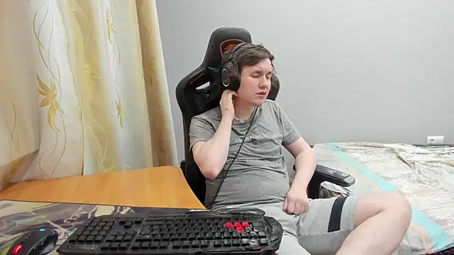 iliaskrislove online show from March 2026 08:30:01 PM