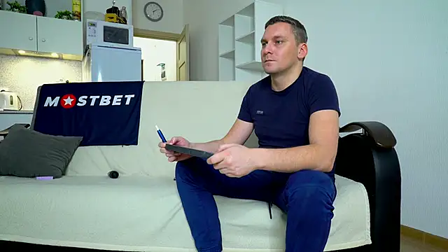 Snapshot of littlesweettifany chatting on December 2024 03:00:02 PM littlesweettifany online show from December 2024 03:00:02 PM