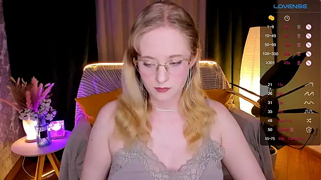 Aemilia  online show from January 2026 02:17:01 AM