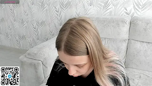 Snapshot of Alice_Halle chatting on June 2026 10:16:02 AM Alice Halle online show from June 2026 10:16:02 AM