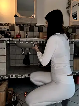 Linalicious online show from February 2025 10:58:02 AM