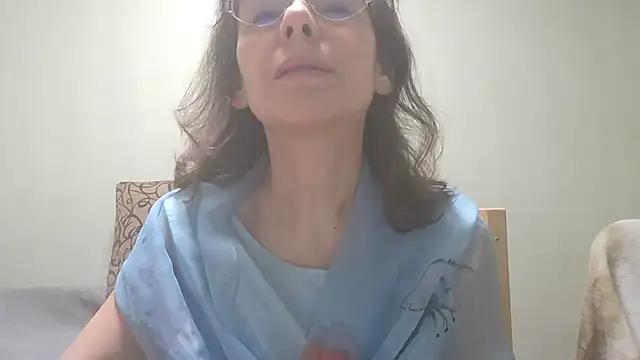 HollyJewel online show from March 2025 05:50:01 PM