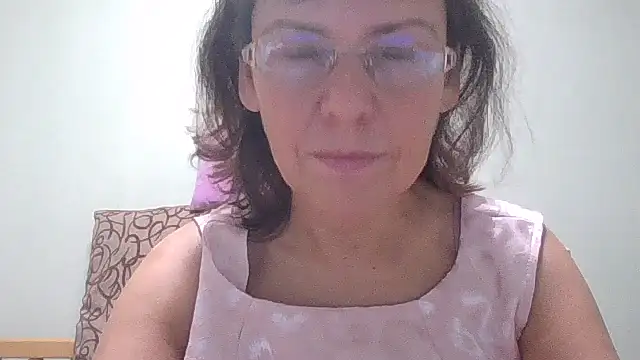 HollyJewel online show from October 2025 04:18:02 PM