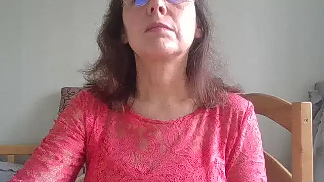 HollyJewel online show from April 2026 10:37:01 AM