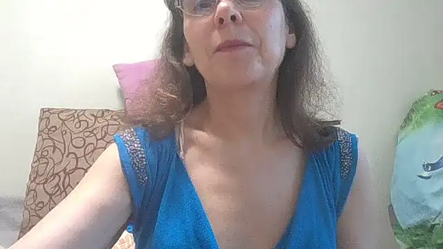 Snapshot of HollyJewel chatting on June 2026 03:55:01 PM HollyJewel online show from June 2026 03:55:01 PM