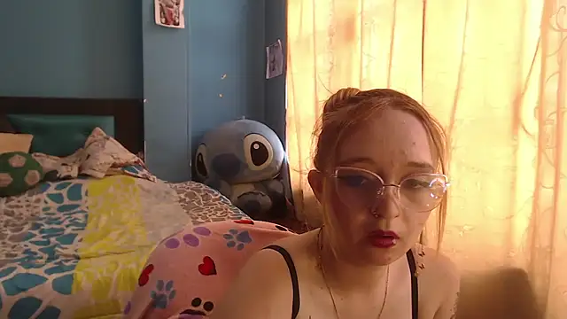 Liaroberts1 online show from February 2025 03:09:02 PM