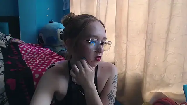 Liaroberts1 online show from February 2025 06:11:02 PM