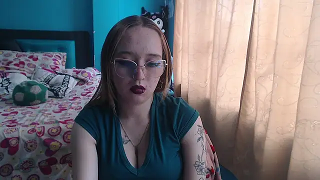 Liaroberts1 online show from March 2025 02:53:02 PM