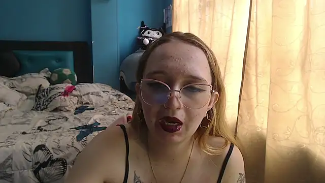 Liaroberts1 online show from March 2025 03:14:02 PM