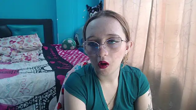 Liaroberts1 online show from March 2025 11:52:01 AM