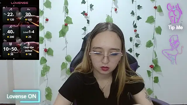 Liaroberts1 online show from April 2026 04:16:01 AM