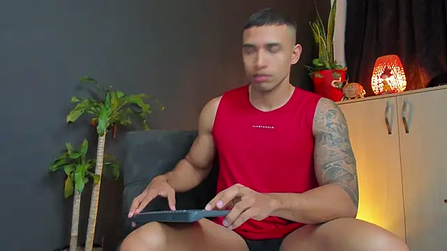 LincomAmith online show from October 2025 04:04:02 AM