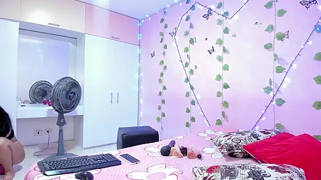 ambersmitx online show from December 2024 04:57:01 PM