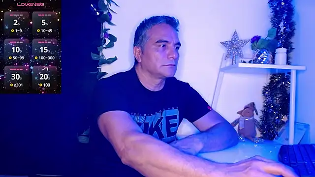 Snapshot of golden_punisher chatting on December 2024 05:55:01 AM golden punisher online show from December 2024 05:55:01 AM