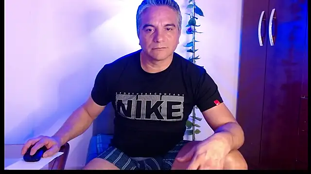 Snapshot of golden_punisher chatting on February 2025 08:22:01 AM golden punisher online show from February 2025 08:22:01 AM