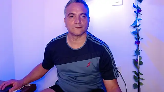 Snapshot of golden_punisher chatting on February 2025 06:10:02 AM golden punisher online show from February 2025 06:10:02 AM