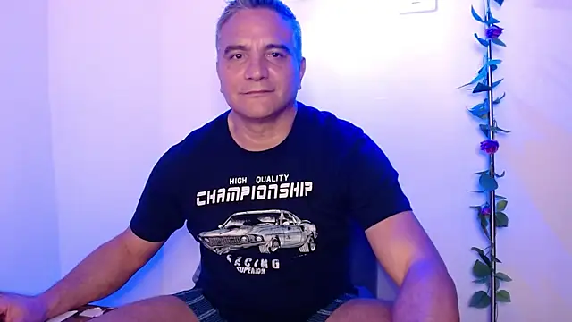 Snapshot of golden_punisher chatting on March 2025 01:32:02 AM golden punisher online show from March 2025 01:32:02 AM