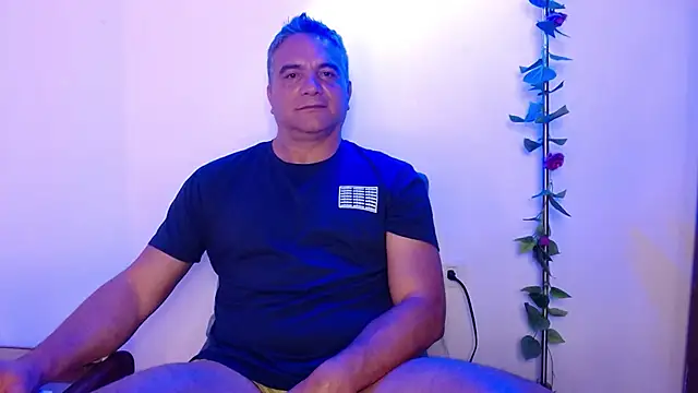 Snapshot of golden_punisher chatting on March 2025 06:58:01 AM golden punisher online show from March 2025 06:58:01 AM