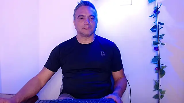 Snapshot of golden_punisher chatting on March 2025 04:54:02 AM golden punisher online show from March 2025 04:54:02 AM