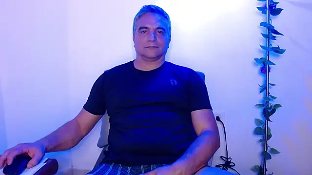 Snapshot of golden_punisher chatting on March 2025 09:55:01 AM golden punisher online show from March 2025 09:55:01 AM