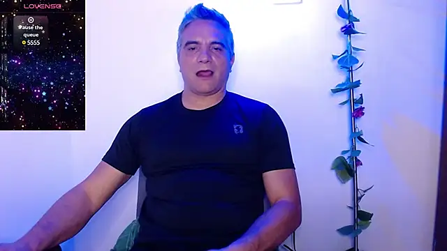 Snapshot of golden_punisher chatting on March 2025 03:09:02 AM golden punisher online show from March 2025 03:09:02 AM