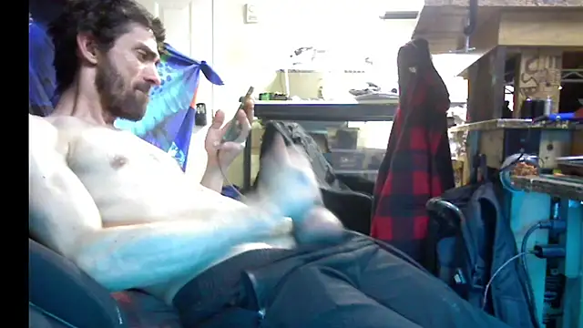 Snapshot of slendt94 chatting on February 2025 04:13:02 PM slendt94 online show from February 2025 04:13:02 PM