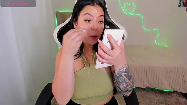 Victoryyy  online show from November 2025 05:35:01 PM