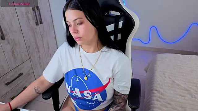 Victoryyy  online show from March 2026 07:17:01 PM