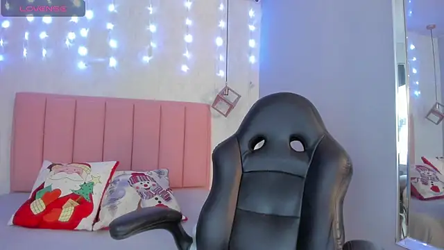 SUNNYCYRUS online show from December 2025 12:45:02 PM