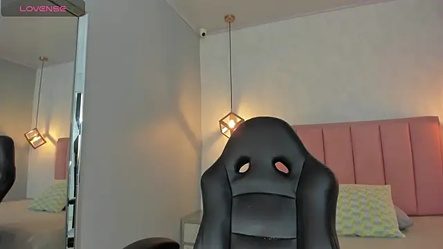 SUNNYCYRUS online show from March 2026 01:05:02 PM