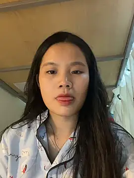 Snapshot of Be-MyMy chatting on December 2024 11:15:02 AM Be-MyMy online show from December 2024 11:15:02 AM