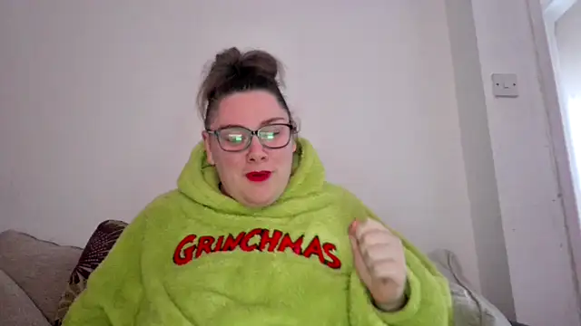 Bustycurves online show from November 2025 12:26:01 PM