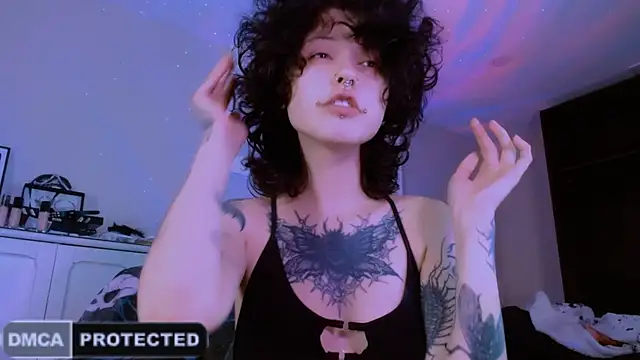 Snapshot of NaughtyLittleFox chatting on June 2026 02:48:01 AM NaughtyLittleFox online show from June 2026 02:48:01 AM