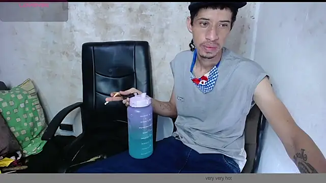 Snapshot of master_and_sumisse chatting on December 2025 11:32:01 PM master and sumisse online show from December 2025 11:32:01 PM