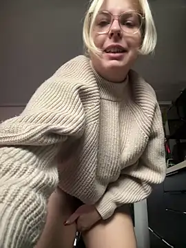 Snapshot of Livewithlucy chatting on December 2024 11:23:02 AM Livewithlucy online show from December 2024 11:23:02 AM