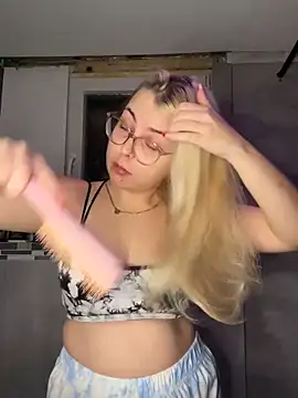 Snapshot of Livewithlucy chatting on December 2024 07:30:02 PM Livewithlucy online show from December 2024 07:30:02 PM