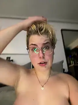 Snapshot of Livewithlucy chatting on December 2024 09:54:01 PM Livewithlucy online show from December 2024 09:54:01 PM