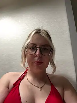 Snapshot of Livewithlucy chatting on January 2025 01:38:01 PM Livewithlucy online show from January 2025 01:38:01 PM