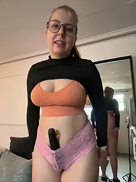 Snapshot of Livewithlucy chatting on February 2025 08:29:01 AM Livewithlucy online show from February 2025 08:29:01 AM