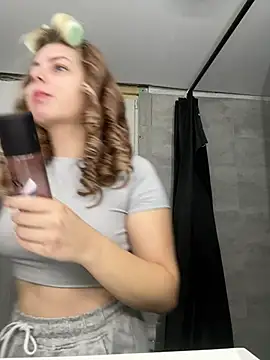 Snapshot of Livewithlucy chatting on March 2025 10:09:01 AM Livewithlucy online show from March 2025 10:09:01 AM