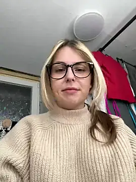 Snapshot of Livewithlucy chatting on March 2025 04:37:01 PM Livewithlucy online show from March 2025 04:37:01 PM