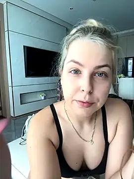 Snapshot of Livewithlucy chatting on October 2025 03:38:02 AM Livewithlucy online show from October 2025 03:38:02 AM