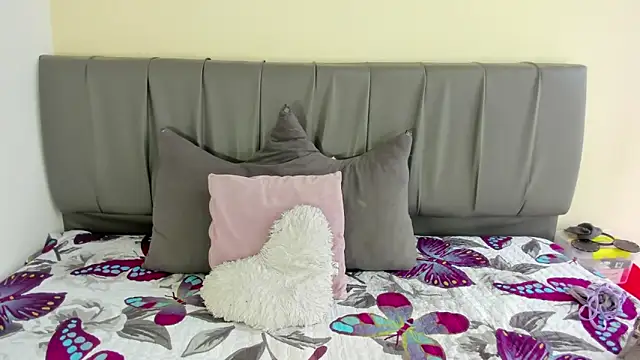 Cherllynn online show from December 2025 04:03:02 PM