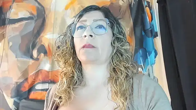 Snapshot of eva1saenz chatting on June 2026 11:19:01 PM eva1saenz online show from June 2026 11:19:01 PM