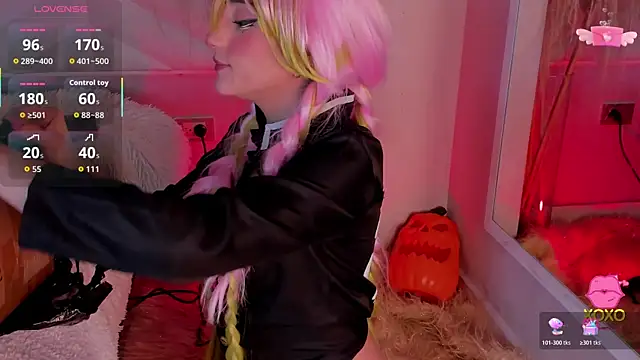 miia  baker online show from October 2025 12:13:02 PM