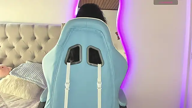 Snapshot of Violet_Rost chatting on December 2024 02:33:01 PM Violet Rost online show from December 2024 02:33:01 PM